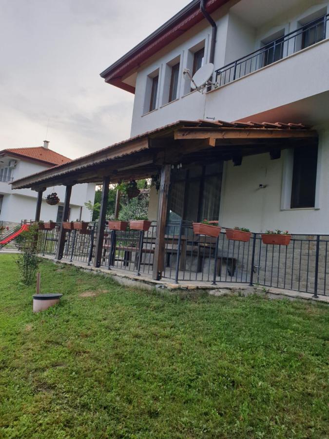 Бадевски Рай-Къща Любов Badevtsi Exterior photo